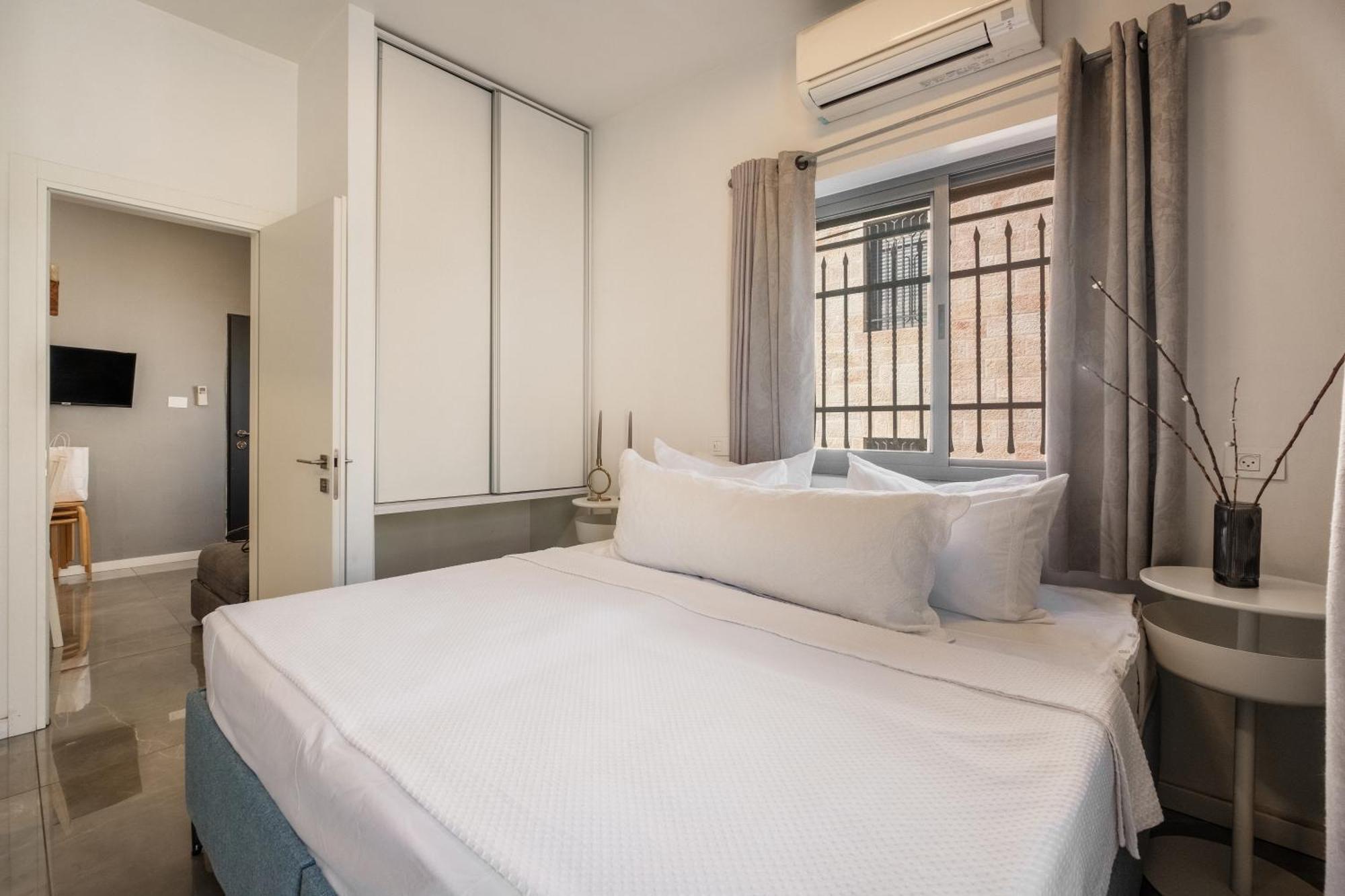 Dinning Room, Bedroom And Balcony Jerusalem Ngoại thất bức ảnh