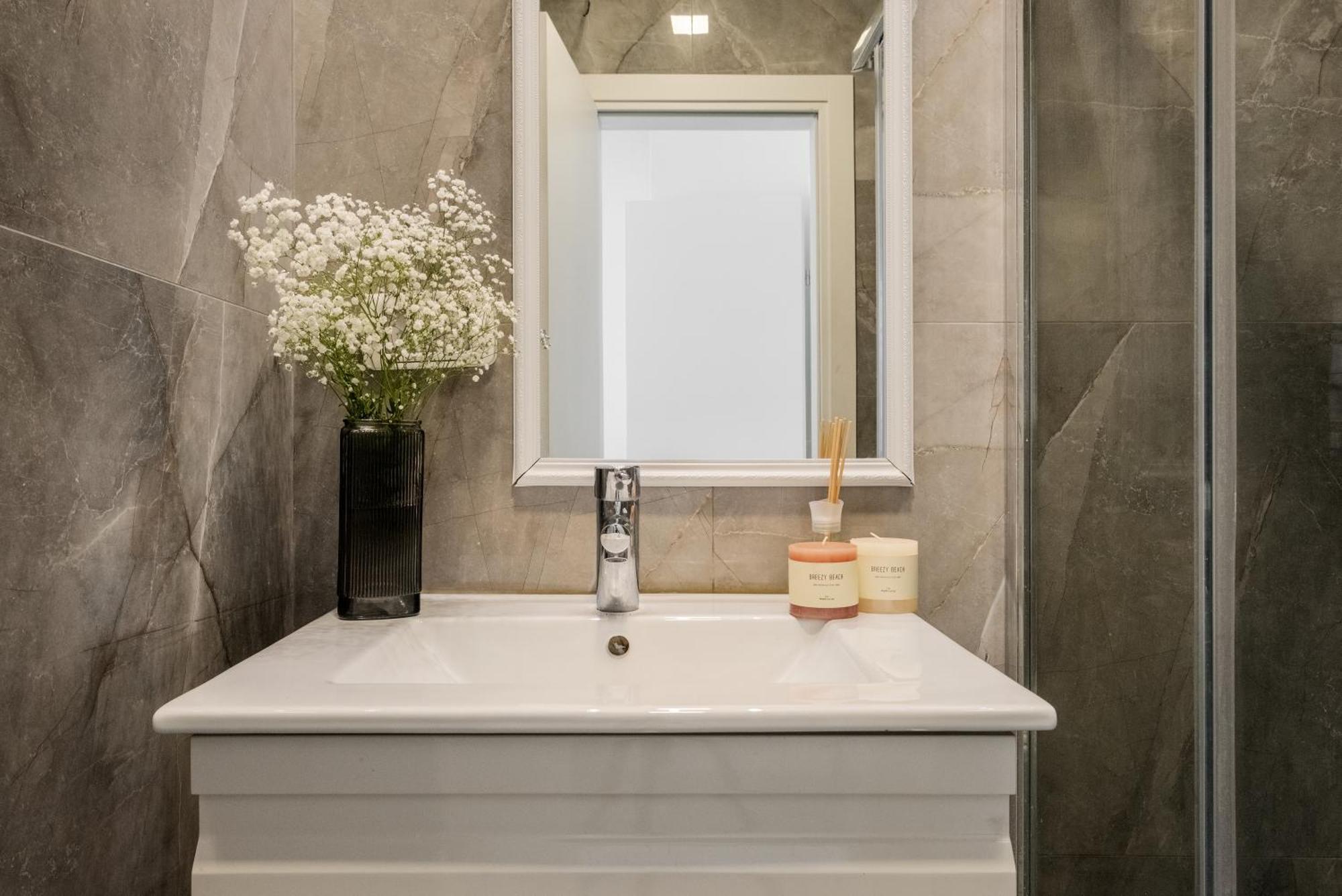 Dinning Room, Bedroom And Balcony Jerusalem Ngoại thất bức ảnh