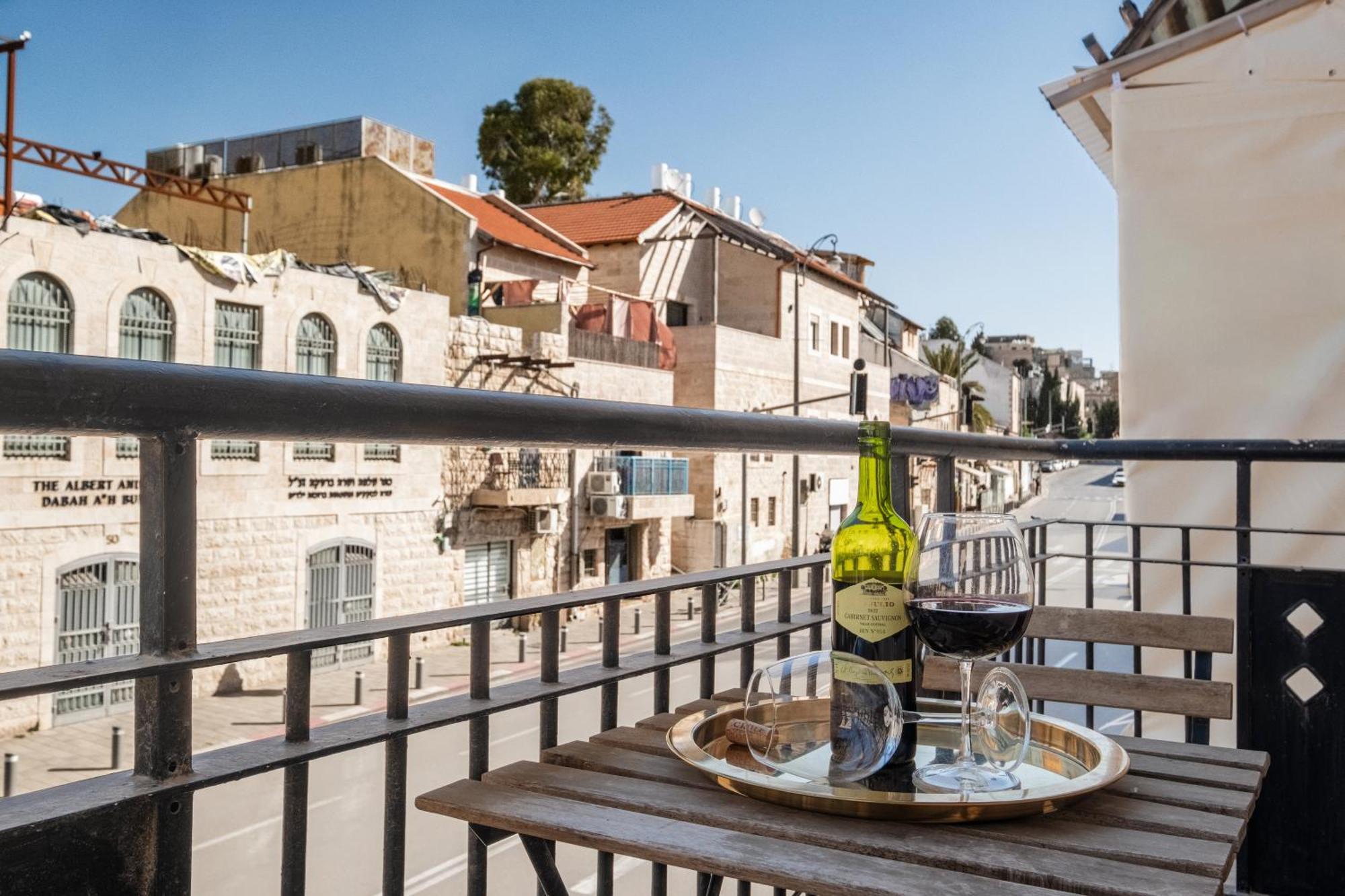Dinning Room, Bedroom And Balcony Jerusalem Ngoại thất bức ảnh
